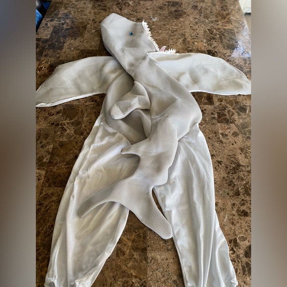 GRAY SHARK 🦈 KID COSTUME SIZE 4-6X 🌟NWOT🌟 - Picture 5 of 9